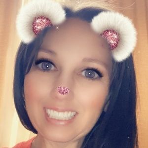 Meet your Posher, Laurie